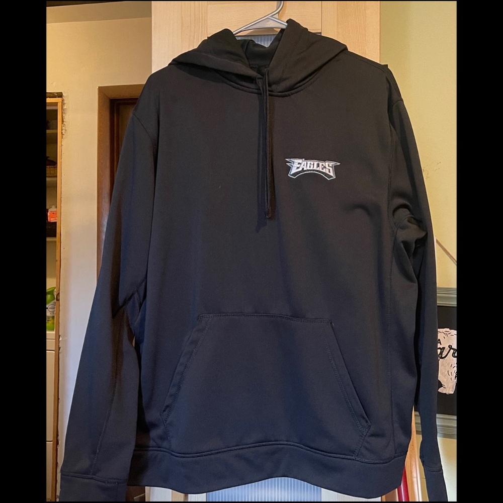 Men’s EAGLES hoodie - Barely Worn